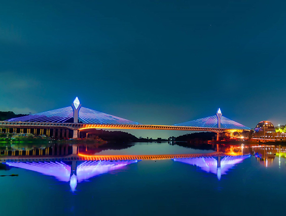 轟動(dòng)印度，當(dāng)?shù)厥鬃鶚蛄篖ED燈光秀—Durgam Cheravu Bridge